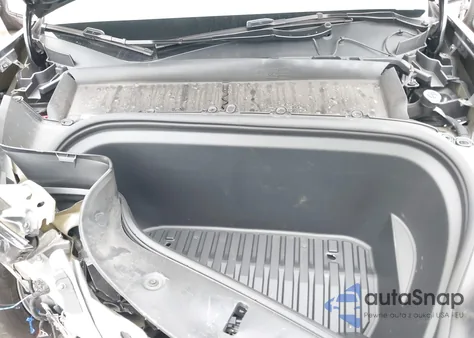 2024 Tesla Model Y Long Range Dual Motor All-Wheel Drive/Rwd z USA, uszkodzony, nr VIN 7SAYGDED5RF056311